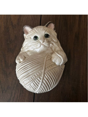 Vintage Ceramic Cat Yarn Holder